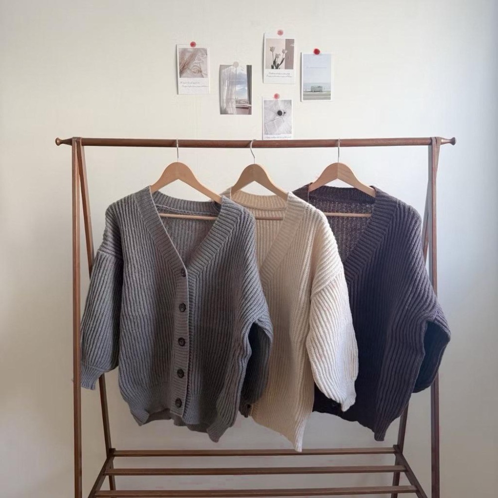 【RENA小舖 台灣現貨每天出】韓系歐膩 慵懶寬鬆百搭針織外套 簡約/溫柔/顯瘦/毛衣/長袖/針織外套【R22037】-細節圖9