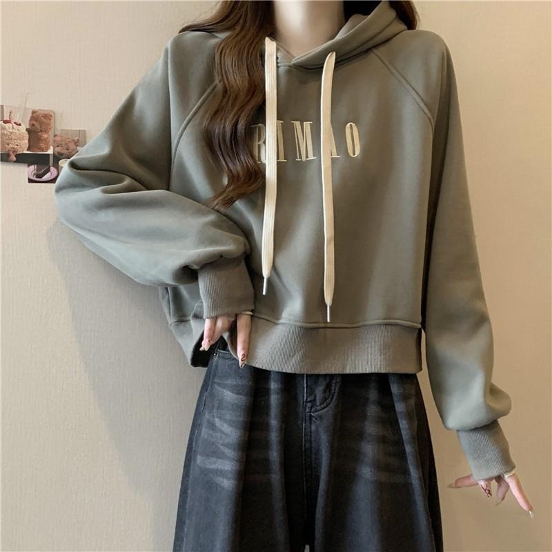 【RENA小舖 台灣現貨每天出】韓系簡約字母刺繡短版帽T/加絨帽T/長袖上衣【R22057】-細節圖4