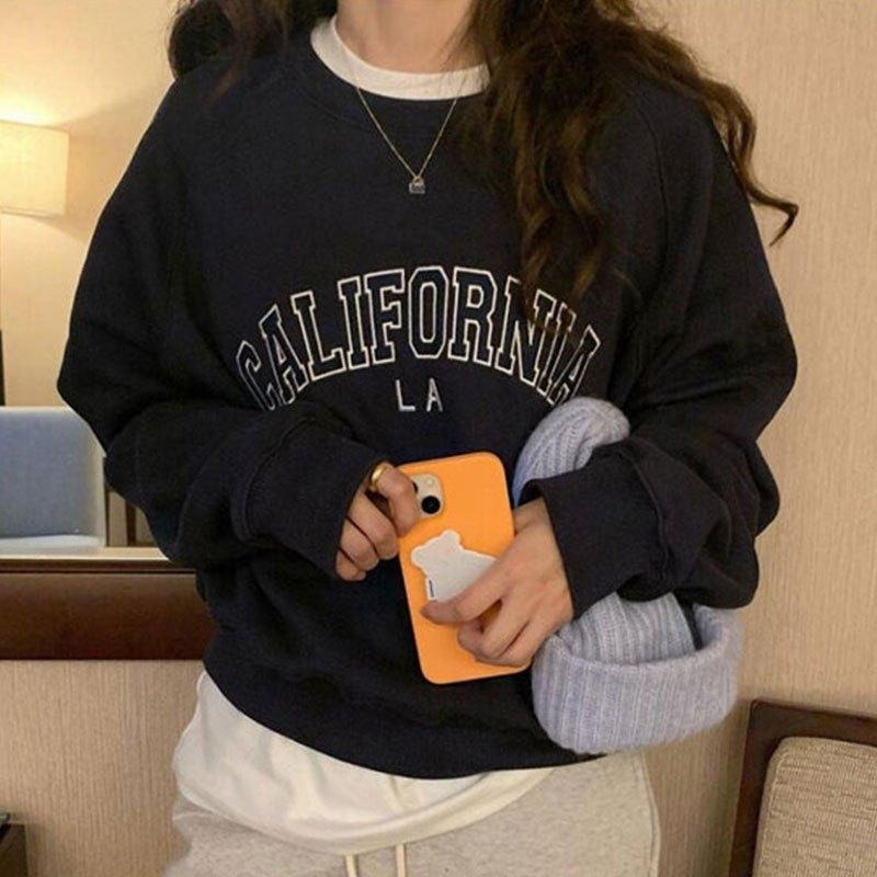 【RENA小舖 台灣現貨每天出】復古刺繡長袖大學T/圓領上衣/加絨/休閒百搭/韓系上衣【R22051】-細節圖3