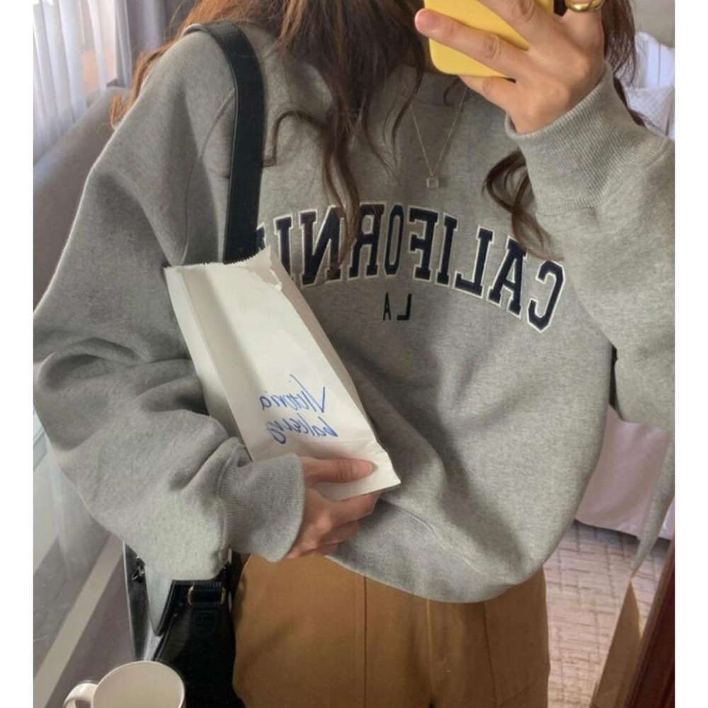 【RENA小舖 台灣現貨每天出】復古刺繡長袖大學T/圓領上衣/加絨/休閒百搭/韓系上衣【R22051】-細節圖6