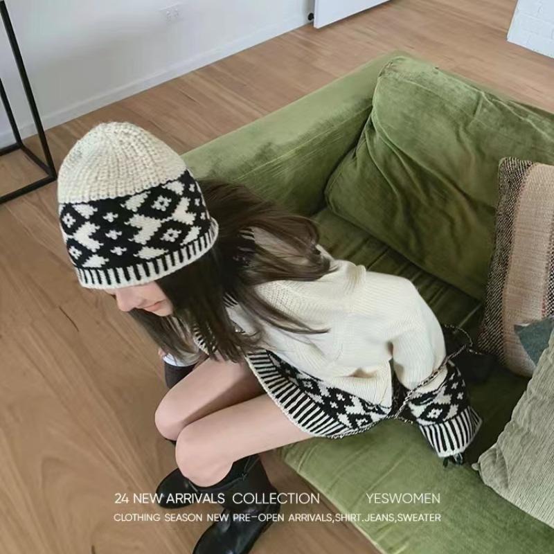 【RENA小舖 台灣現貨每天出】撞色毛衣套裝/寬鬆圓領針織衫+帽子/長袖百搭毛衣/秋冬/針織毛帽【R21867】-細節圖4