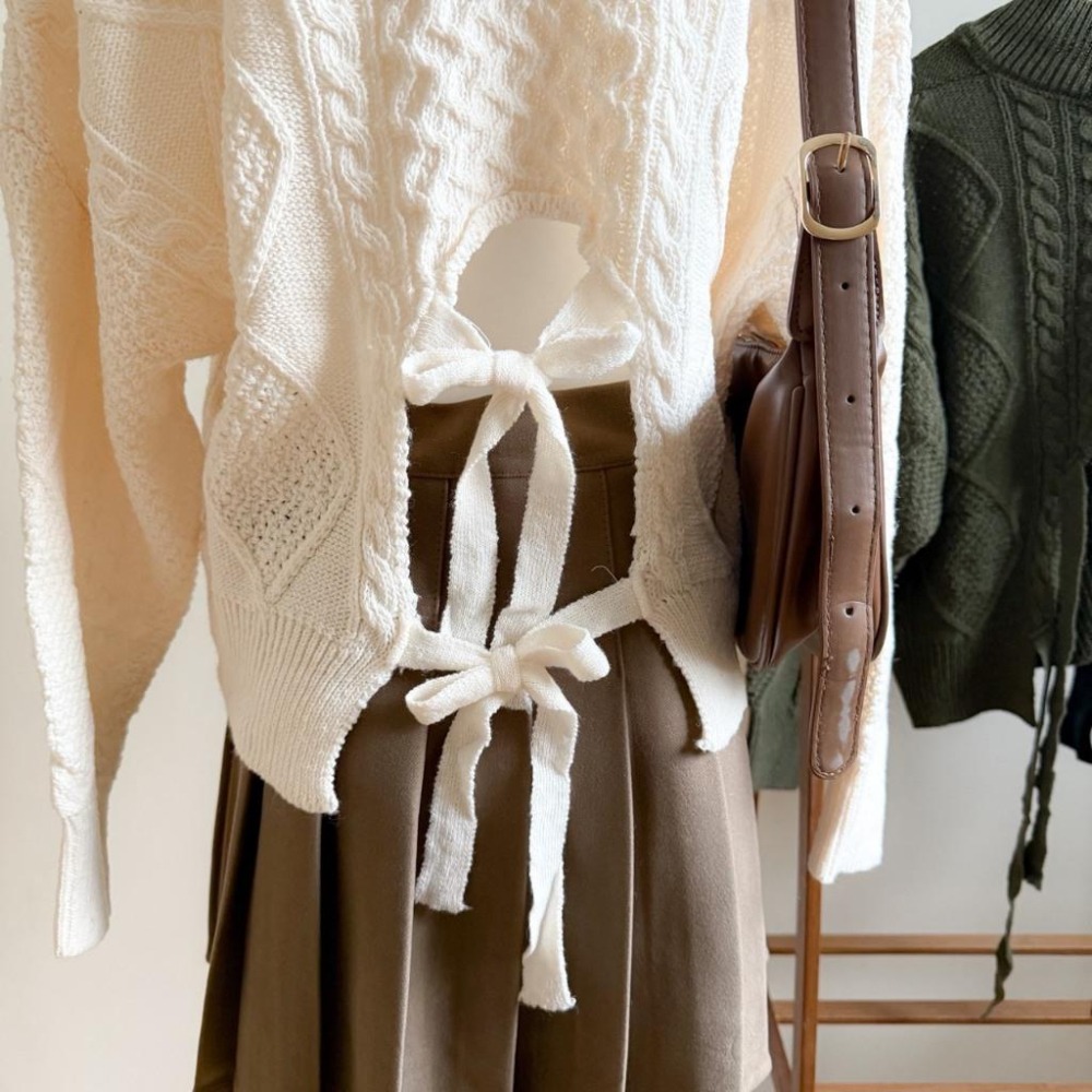 【RENA小舖 台灣現貨每天出】麻花慵懶後綁帶短款上衣/毛衣/韓版/休閒百搭【R22041】-細節圖9