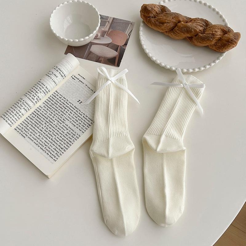 【RENA小舖 台灣現貨每天出】氣質可愛蝴蝶結中筒襪 | 日系/四季/簡約/配件/襪子/中筒襪【R22024】-細節圖3