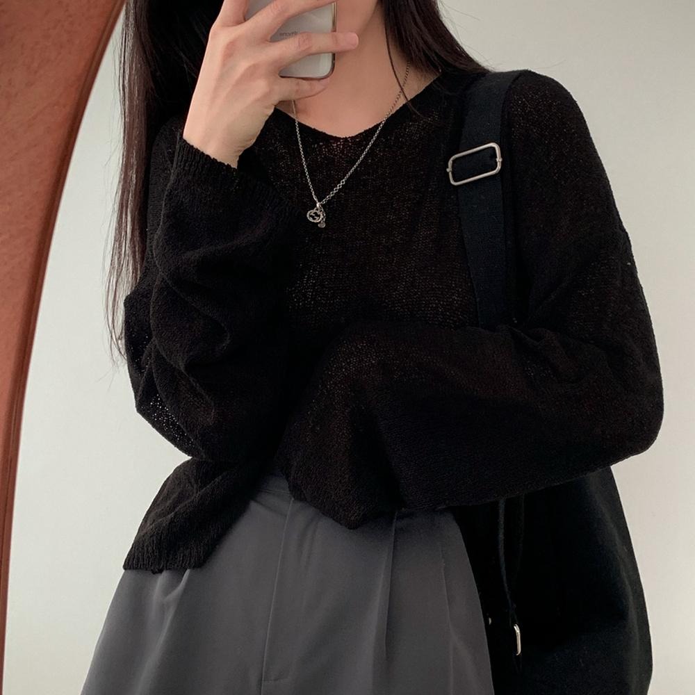 【RENA小舖 台灣現貨每天出】冰絲防曬罩衫/寬鬆慵懶針織衫/韓版V領罩衫/薄款針織上衣/防曬【R21911】-細節圖7