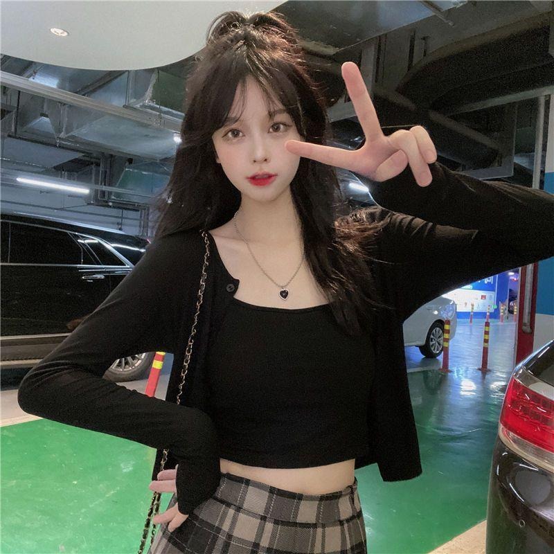 【RENA小舖 台灣現貨每天出】吊帶背心兩件套/針織罩衫/兩件套/休閒套裝/百搭顯瘦/日常套裝/細肩帶【R22003】-細節圖4