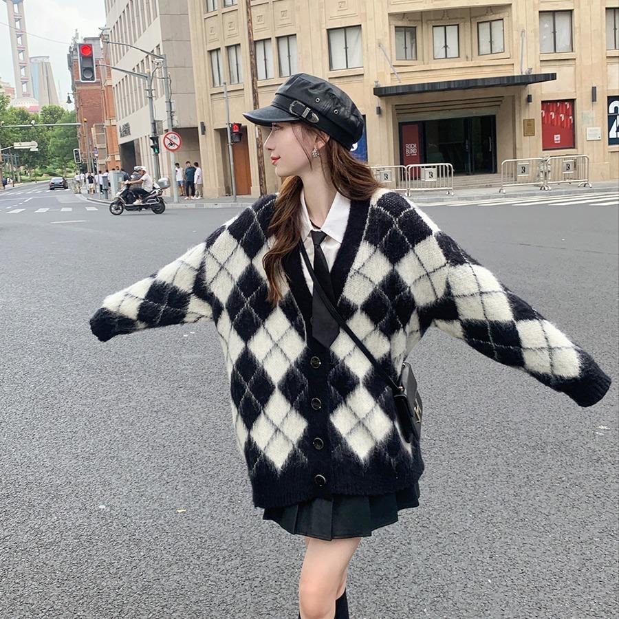 【RENA小舖 台灣現貨每天出】格紋針織外套/韓版/針織開衫/毛衣外套/秋冬/慵懶寬鬆毛衣/復古毛衣【R21865】-細節圖3