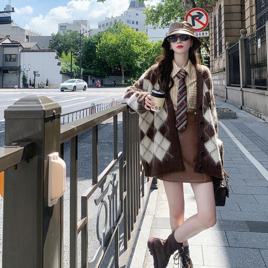 【RENA小舖 台灣現貨每天出】格紋針織外套/韓版/針織開衫/毛衣外套/秋冬/慵懶寬鬆毛衣/復古毛衣【R21865】-細節圖5