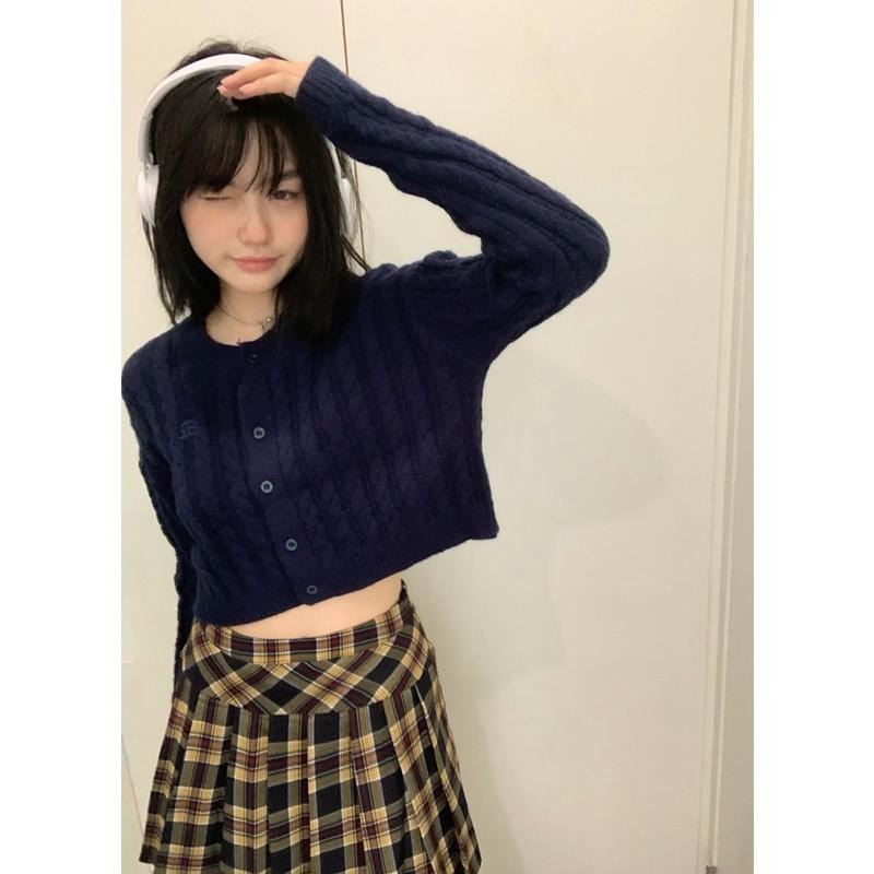 【RENA小舖 台灣現貨每天出】清淨果園🍏｜麻花紋短款針織上衣_/短款/日系/復古/短款/長袖針織【R20864】-細節圖5