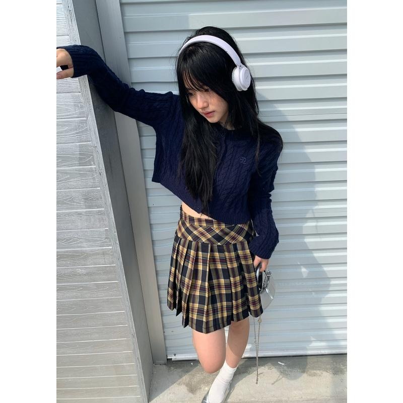 【RENA小舖 台灣現貨每天出】清淨果園🍏｜麻花紋短款針織上衣_/短款/日系/復古/短款/長袖針織【R20864】-細節圖6