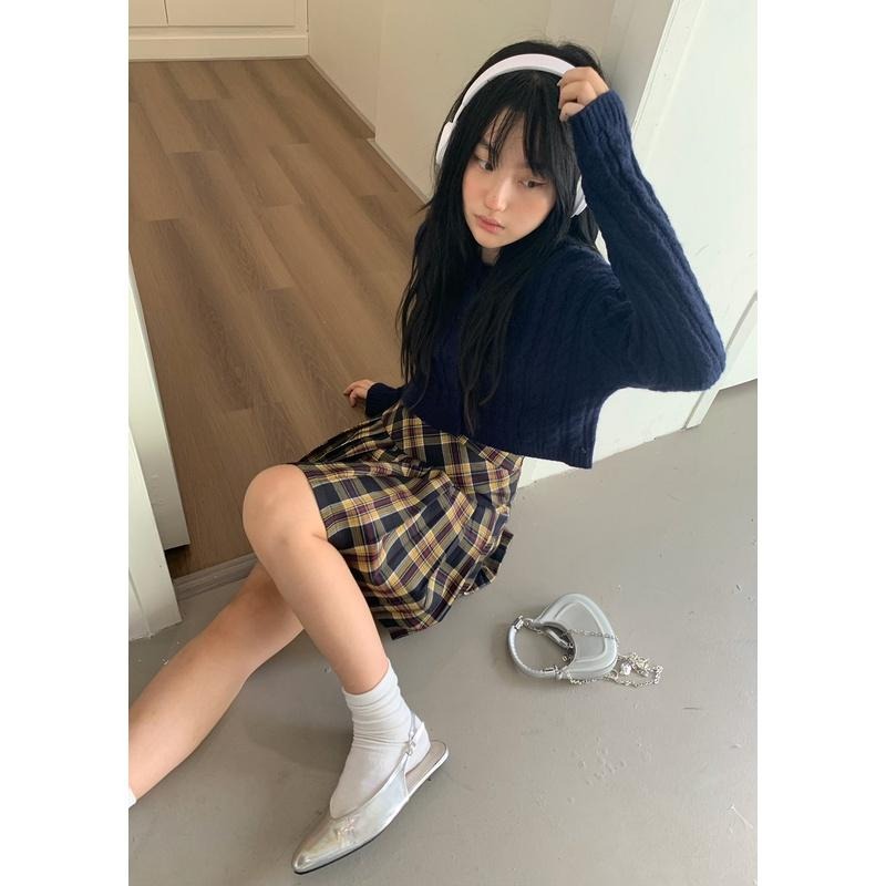 【RENA小舖 台灣現貨每天出】清淨果園🍏｜麻花紋短款針織上衣_/短款/日系/復古/短款/長袖針織【R20864】-細節圖7