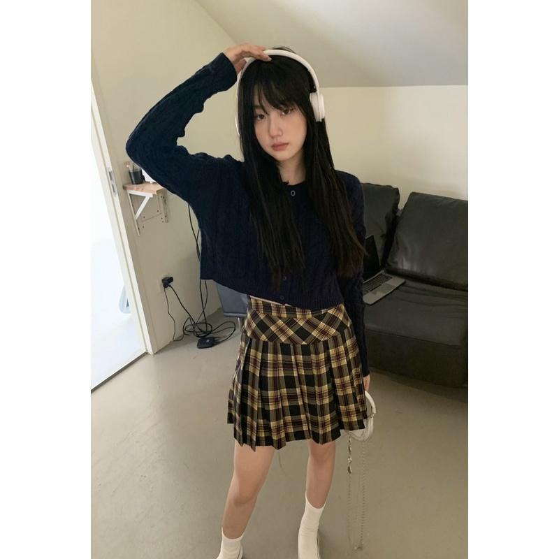 【RENA小舖 台灣現貨每天出】清淨果園🍏｜麻花紋短款針織上衣_/短款/日系/復古/短款/長袖針織【R20864】-細節圖8