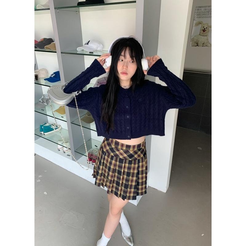 【RENA小舖 台灣現貨每天出】清淨果園🍏｜麻花紋短款針織上衣_/短款/日系/復古/短款/長袖針織【R20864】-細節圖9