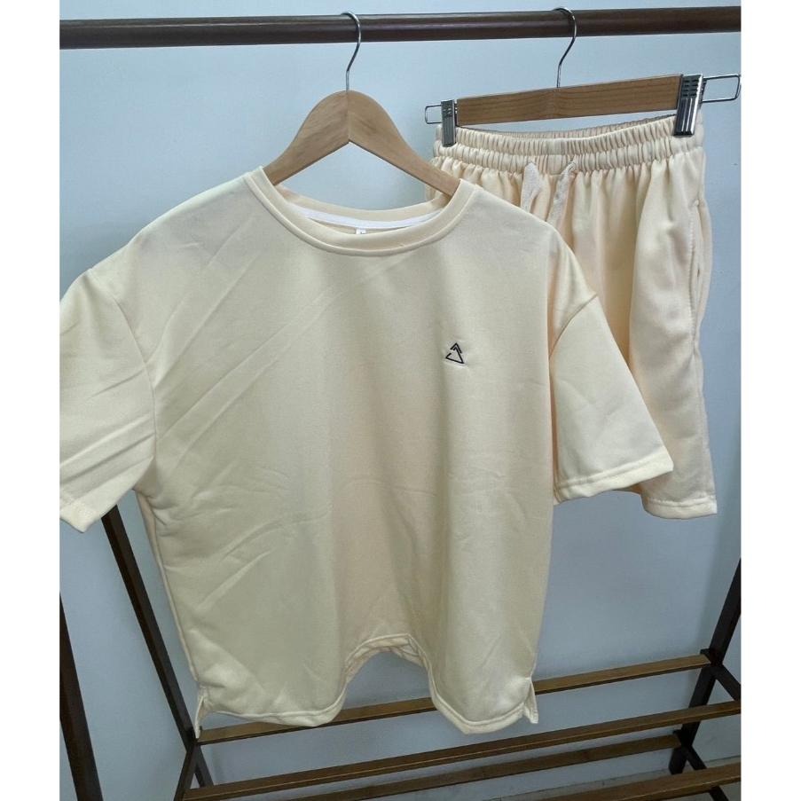 【RENA小舖 台灣現貨每天出】簡約休閒運動套裝 短袖上衣 短袖t恤 女裝 顯瘦 寬鬆上衣 短褲 褲子【R21752】-細節圖5