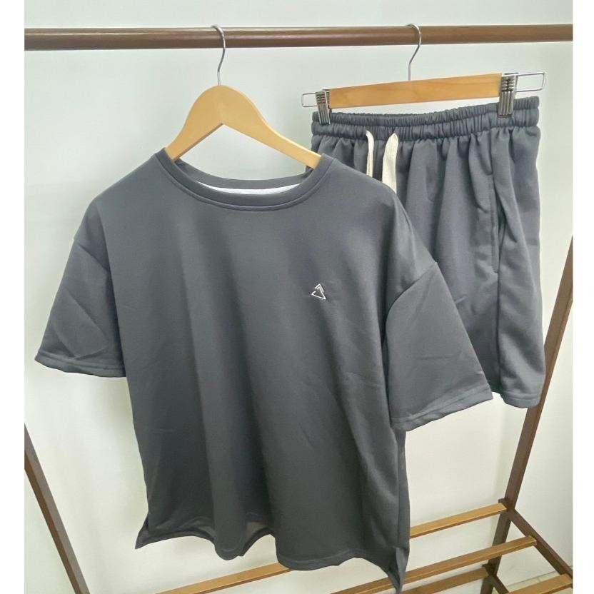 【RENA小舖 台灣現貨每天出】簡約休閒運動套裝 短袖上衣 短袖t恤 女裝 顯瘦 寬鬆上衣 短褲 褲子【R21752】-細節圖7