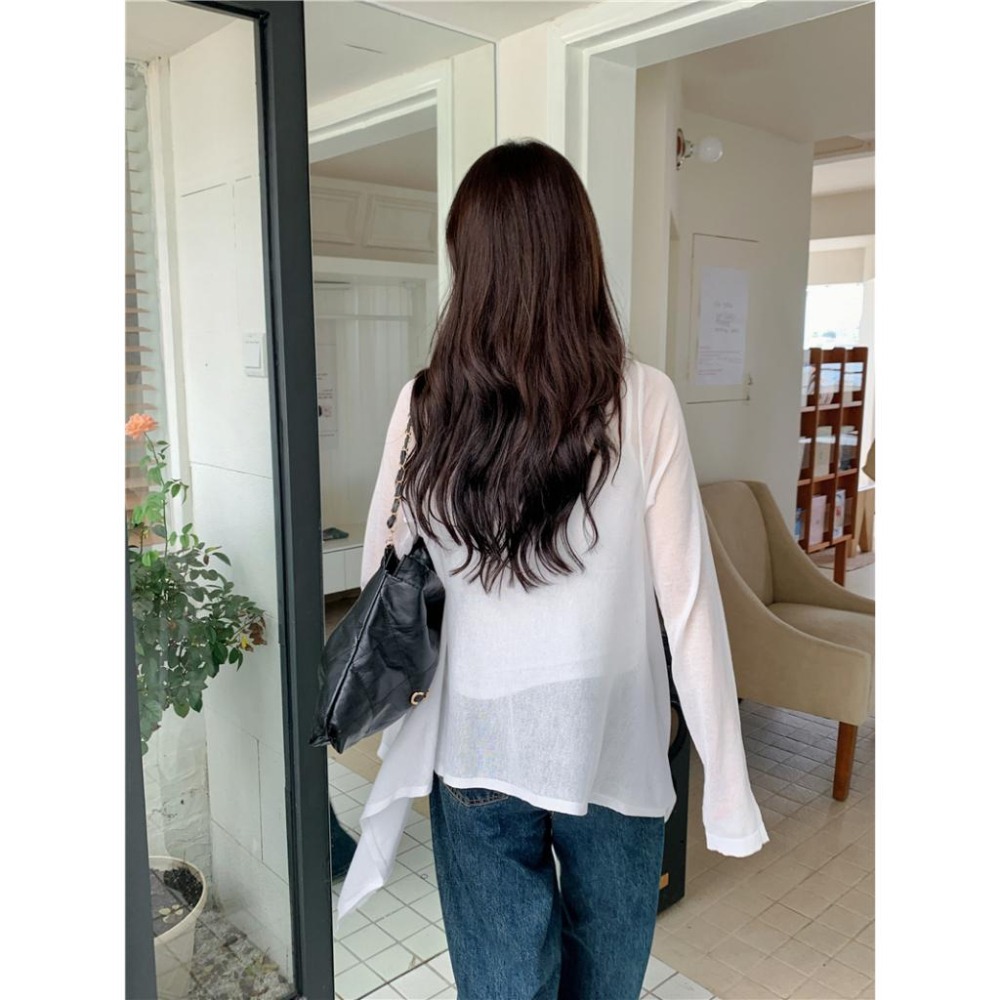 【RENA小舖 台灣現貨每天出】不規則針織防曬衫/顯瘦/素色/開衫/透膚/長袖/設計感/冰絲/涼感【R21798】-細節圖3