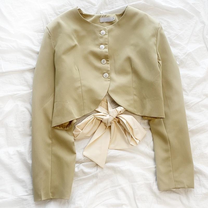 【RENA小舖 台灣現貨每天出】後鏤空露背綁帶設計短款西裝外套溫柔杏露肩高腰吊帶裙套裝【R19142】-細節圖2