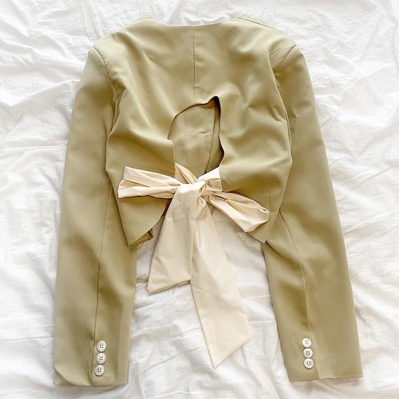 【RENA小舖 台灣現貨每天出】後鏤空露背綁帶設計短款西裝外套溫柔杏露肩高腰吊帶裙套裝【R19142】-細節圖3