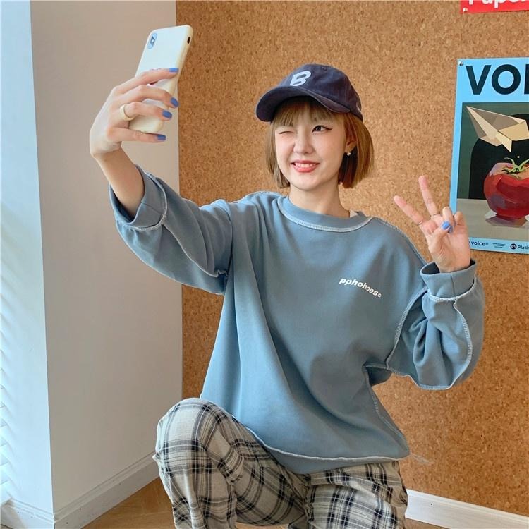 【RENA小舖 台灣現貨每天出】玩轉街頭🤸‍♀️｜反穿感圓領大學T_日常/顯瘦/長袖上衣/大學t【R19013】-細節圖3