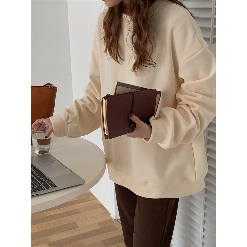 【RENA小舖 台灣現貨每天出】多色不踩雷💣｜糖果色小字母大學T/圓領/百搭/上衣/長袖/大學t【R20776】-細節圖5