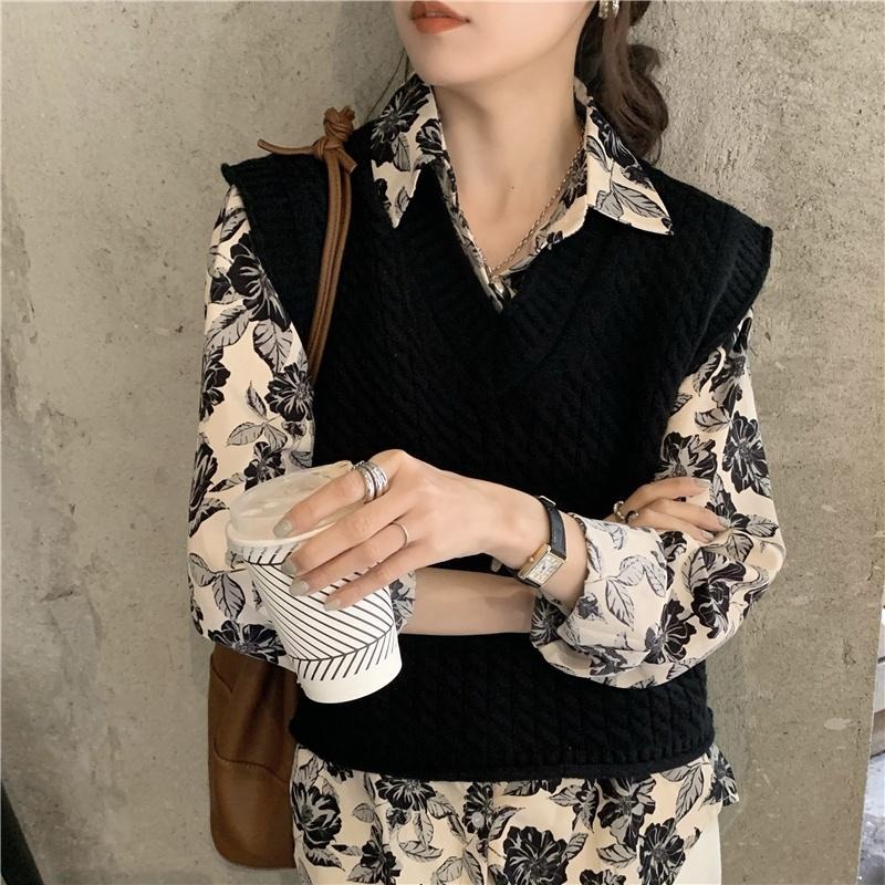 【RENA小舖 台灣現貨每天出】復古黑玫瑰油畫印花秋季翻領排扣寬鬆長袖襯衣鏤空針織馬甲【R20684】-細節圖9