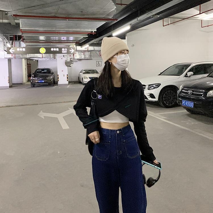 【RENA小舖 台灣現貨每天出】甜辣風不規則設計感短款露臍長袖衛衣 純色小吊帶背心套裝【R19847】-細節圖4