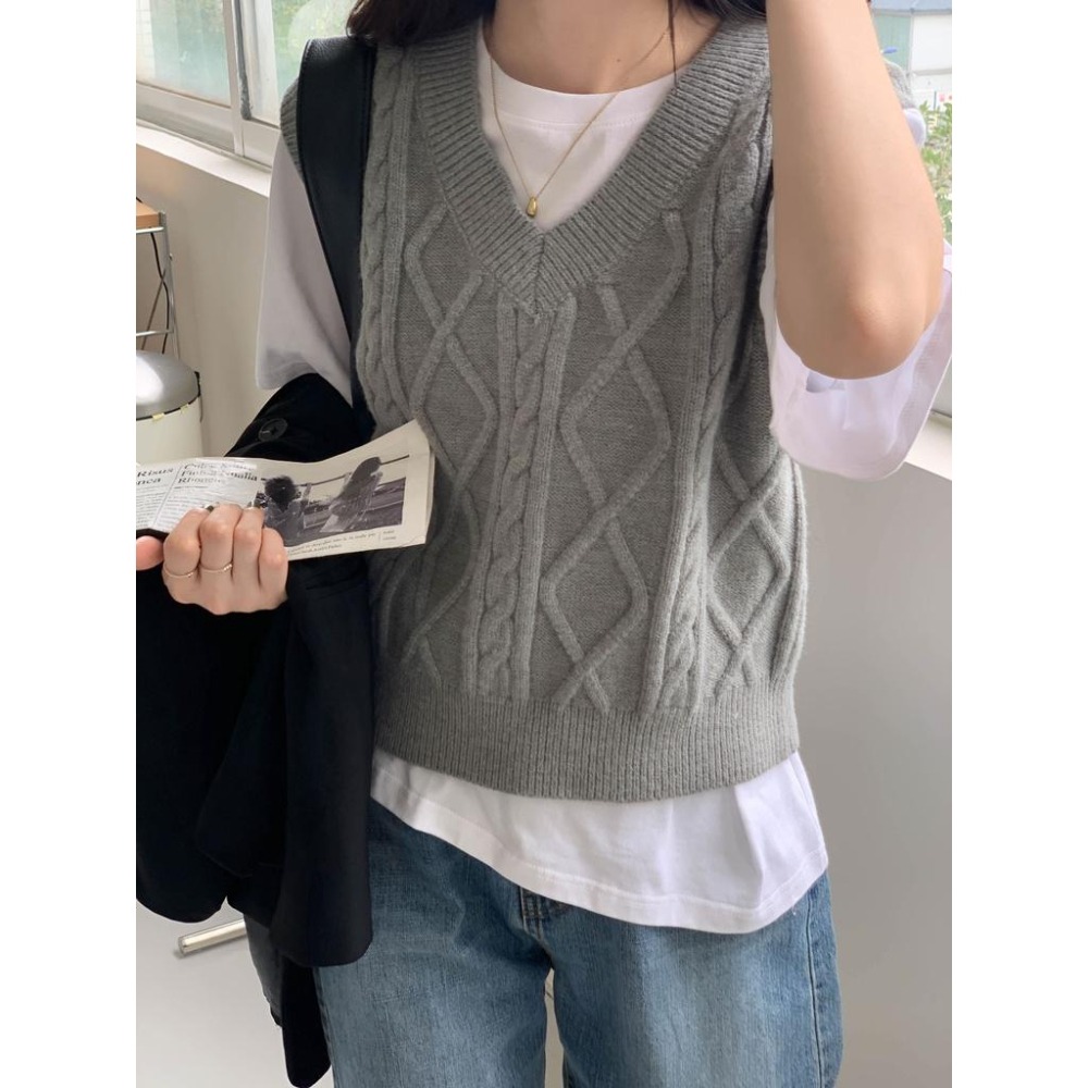 【RENA小舖 台灣現貨每天出】秋色的學園🏫｜麻花V領針織馬甲_無袖/百搭/疊穿/針織/馬甲/毛衣【R20844】-細節圖8