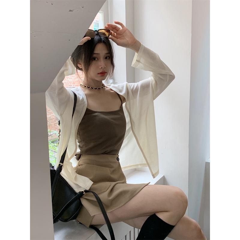 【RENA小舖 台灣現貨每天出】杏色三件式套裝_現貨/溫柔/防曬/復古/小吊帶/外搭/短褲【R20428】-細節圖6