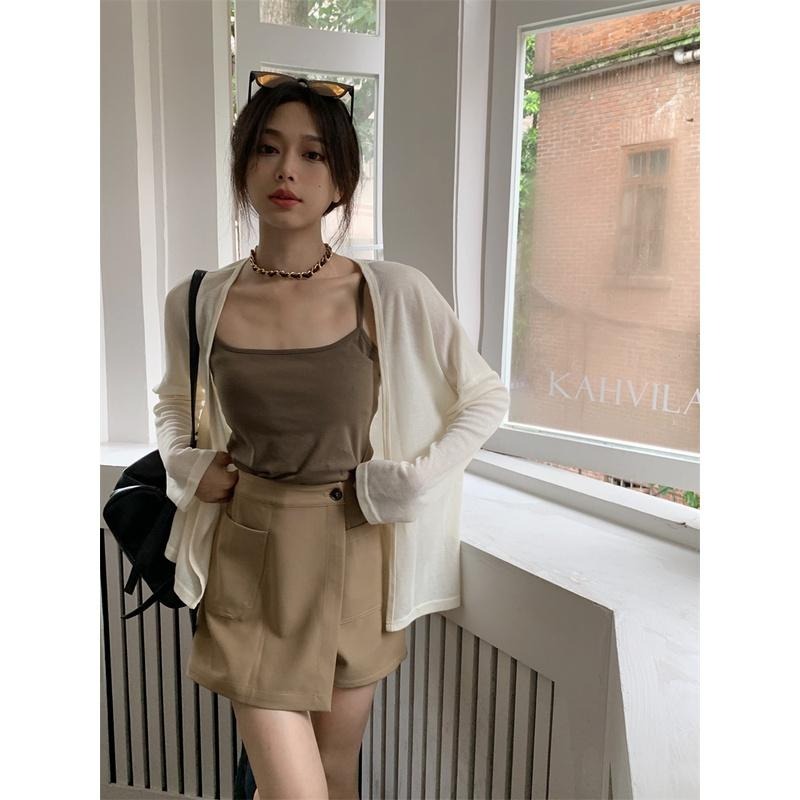 【RENA小舖 台灣現貨每天出】杏色三件式套裝_現貨/溫柔/防曬/復古/小吊帶/外搭/短褲【R20428】-細節圖9