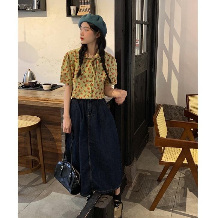 【RENA小舖 台灣現貨每天出】復古玫瑰碎花綁帶翻領短袖雪紡襯衣 半松緊腰A字牛仔半身裙【R20346】-細節圖5