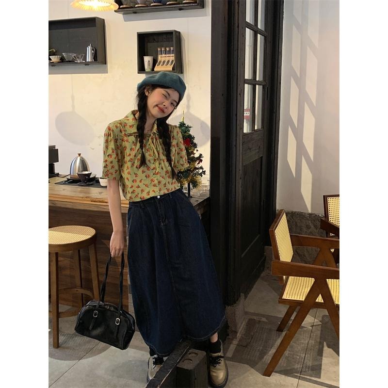 【RENA小舖 台灣現貨每天出】復古玫瑰碎花綁帶翻領短袖雪紡襯衣 半松緊腰A字牛仔半身裙【R20346】-細節圖6