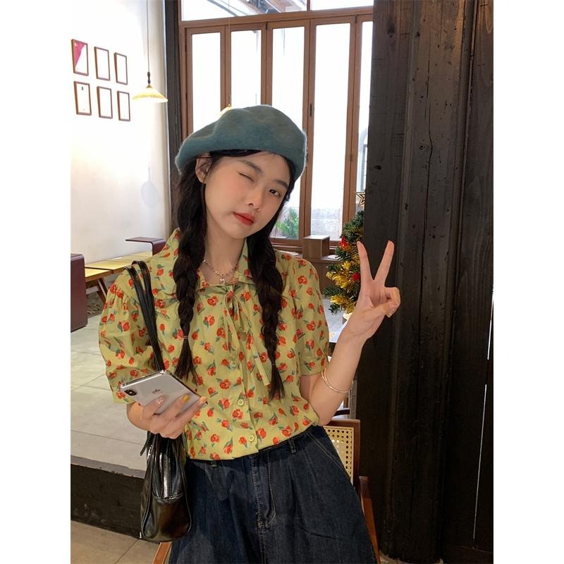 【RENA小舖 台灣現貨每天出】復古玫瑰碎花綁帶翻領短袖雪紡襯衣 半松緊腰A字牛仔半身裙【R20346】-細節圖7