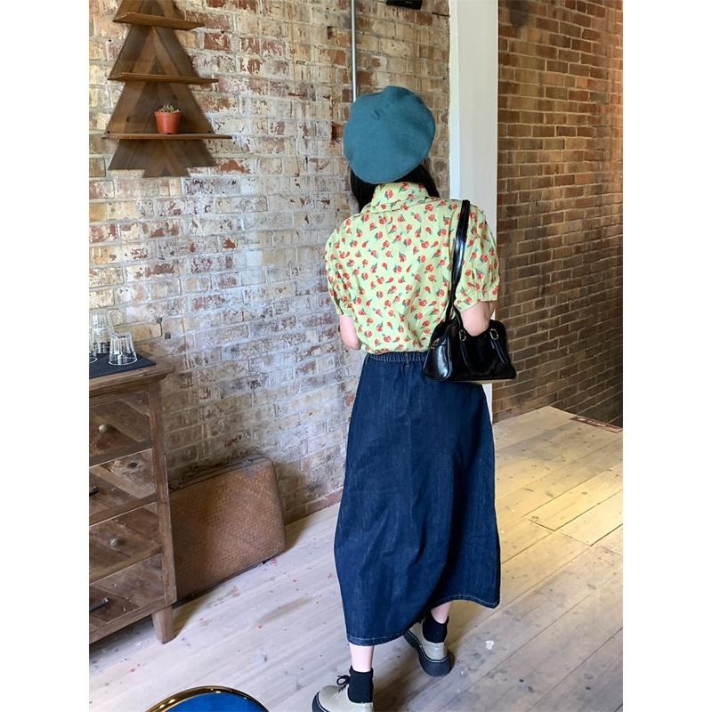 【RENA小舖 台灣現貨每天出】復古玫瑰碎花綁帶翻領短袖雪紡襯衣 半松緊腰A字牛仔半身裙【R20346】-細節圖9