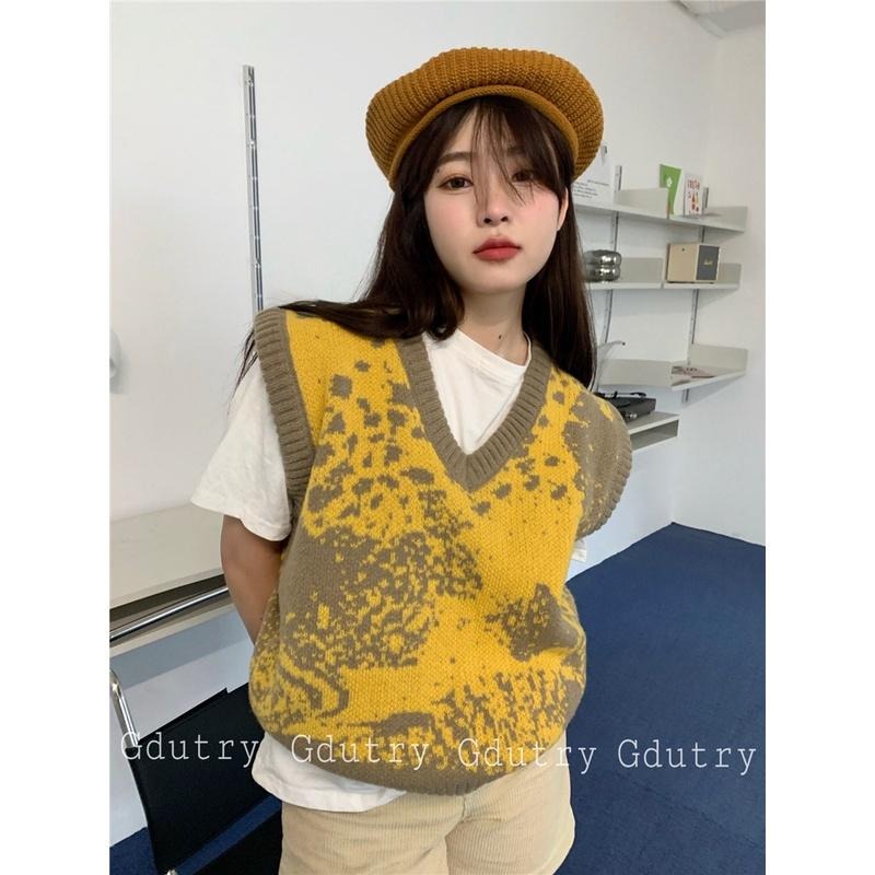 【RENA小舖 台灣現貨每天出】復古V領紮染撞色慵懶風寬鬆百搭顯瘦疊穿短款針織馬甲背心【R20640】-細節圖6