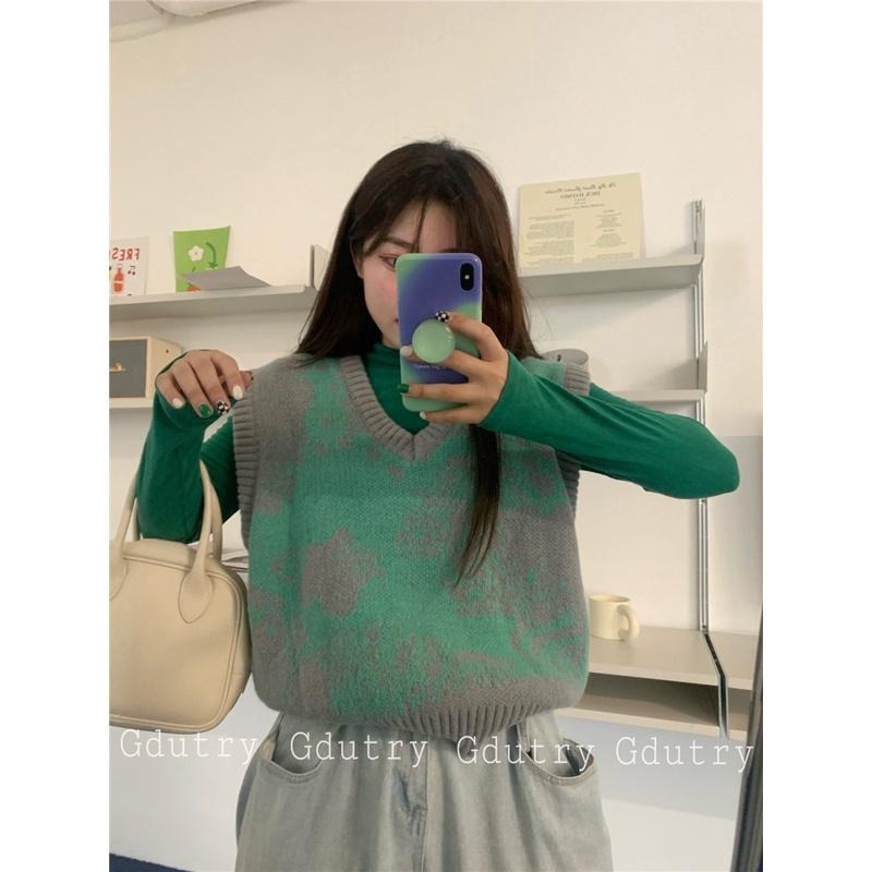 【RENA小舖 台灣現貨每天出】復古V領紮染撞色慵懶風寬鬆百搭顯瘦疊穿短款針織馬甲背心【R20640】-細節圖7