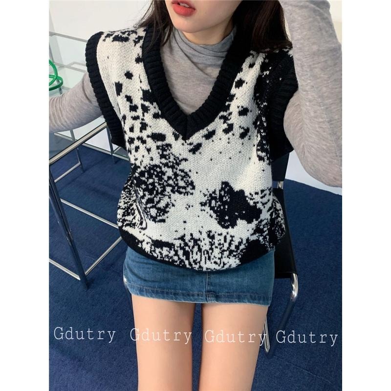 【RENA小舖 台灣現貨每天出】復古V領紮染撞色慵懶風寬鬆百搭顯瘦疊穿短款針織馬甲背心【R20640】-細節圖9