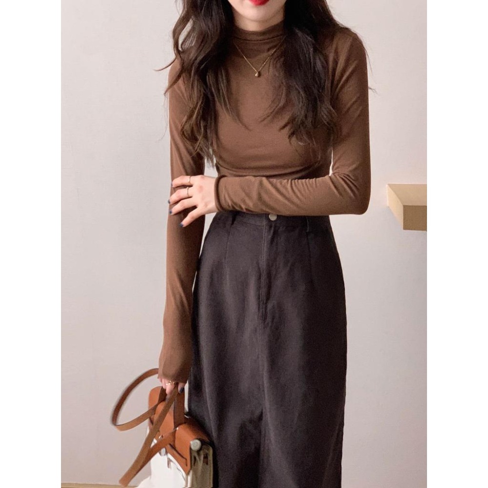 【RENA小舖 台灣現貨每天出】人手一件柔軟親膚百搭純色半高領修身顯瘦內搭長袖打底衫上衣【R20626】-細節圖9