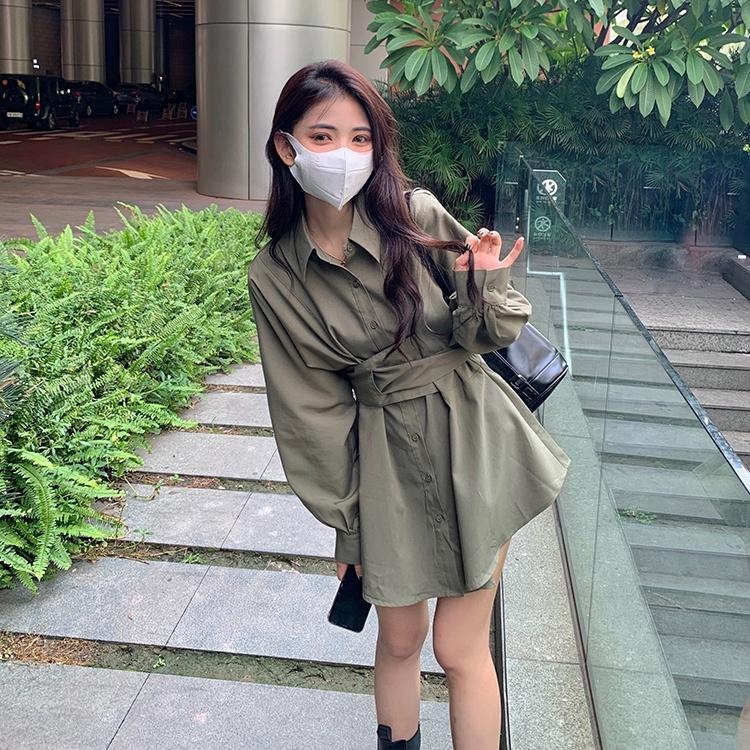 【RENA小舖 台灣現貨每天出】RENA小眾氣質交叉寬腰帶韓系翻領排扣中長款襯衫闊腿短褲套裝【R20584】-細節圖9