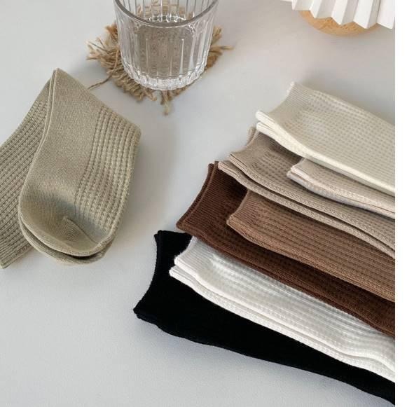 【RENA小舖 台灣現貨每天出】女孩記得暖腳丫🦶｜日系華夫格長襪_華夫格/秋冬/簡約/襪子/長襪【R21090】-細節圖5