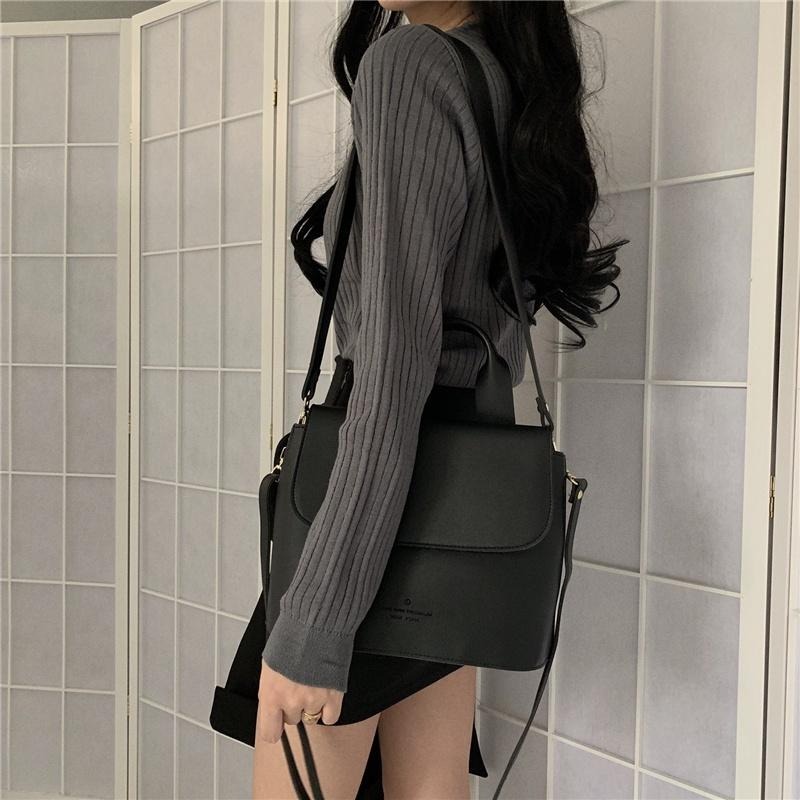 【RENA小舖 台灣現貨每天出】溫柔淡綠復古坑條紋秋季V領排扣修身顯瘦顯身材長袖針織開衫【R20575】-細節圖8