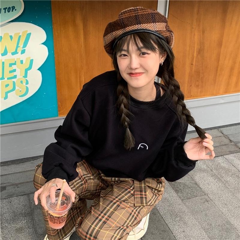 【RENA小舖 台灣現貨每天出】秋冬亮色系｜刺繡符號圓領大學T_百搭/休閒/簡約/長袖/大學t【R20623】-細節圖5