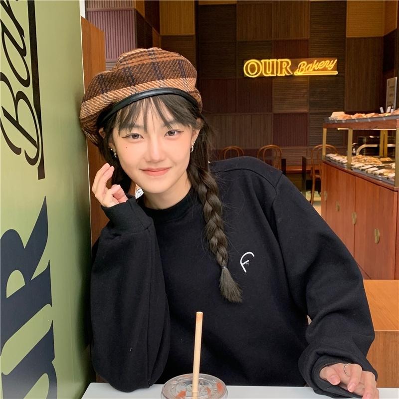 【RENA小舖 台灣現貨每天出】秋冬亮色系｜刺繡符號圓領大學T_百搭/休閒/簡約/長袖/大學t【R20623】-細節圖6