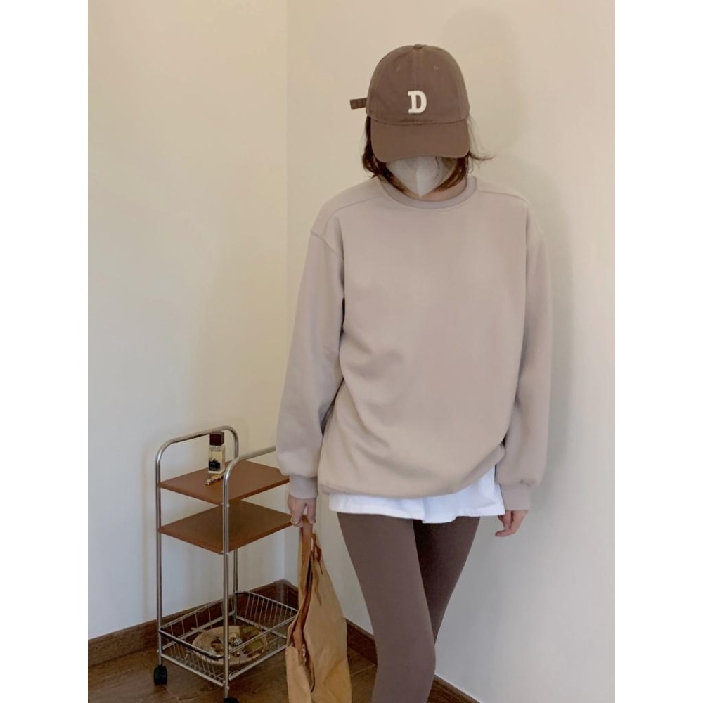 【RENA小舖 台灣現貨每天出】｜大地色加絨大學T_大地色/加絨/秋冬/百搭/寬鬆/大學T【R21051】-細節圖3