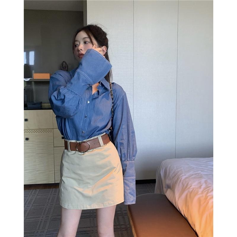 【RENA小舖 台灣現貨每天出】舒適天絲設計感氣質藍色牛仔長袖襯衫+配腰帶半身裙褲套裝【R20783】-細節圖5