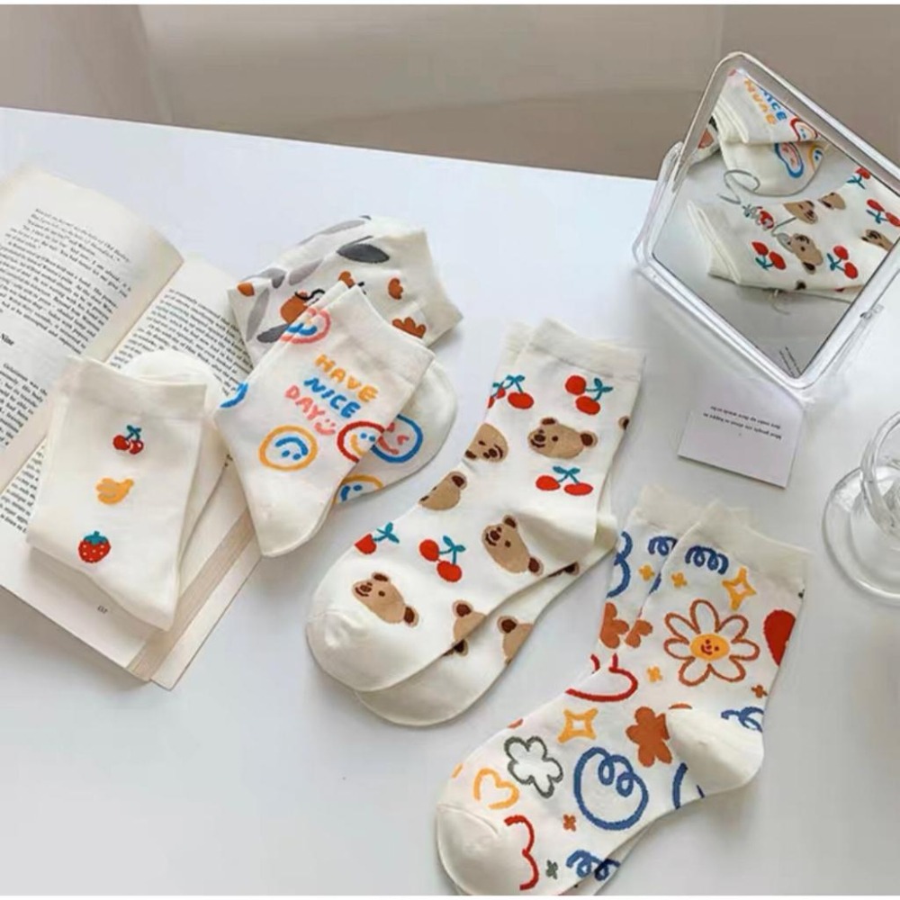 【RENA小舖 台灣現貨每天出】油畫風溫柔可愛中筒襪_日系/四季/簡約/配件/襪子/中筒襪【R21528】-細節圖3