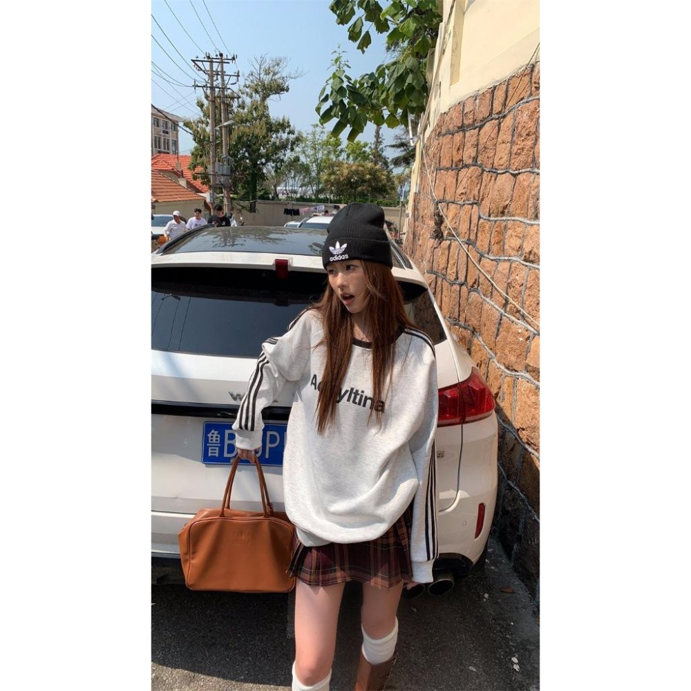 【RENA小舖 台灣現貨每天出】簡約風字母印花大學T 大學T 美式大學T 大學T長袖 長袖T恤 T恤女【R21666】-細節圖4