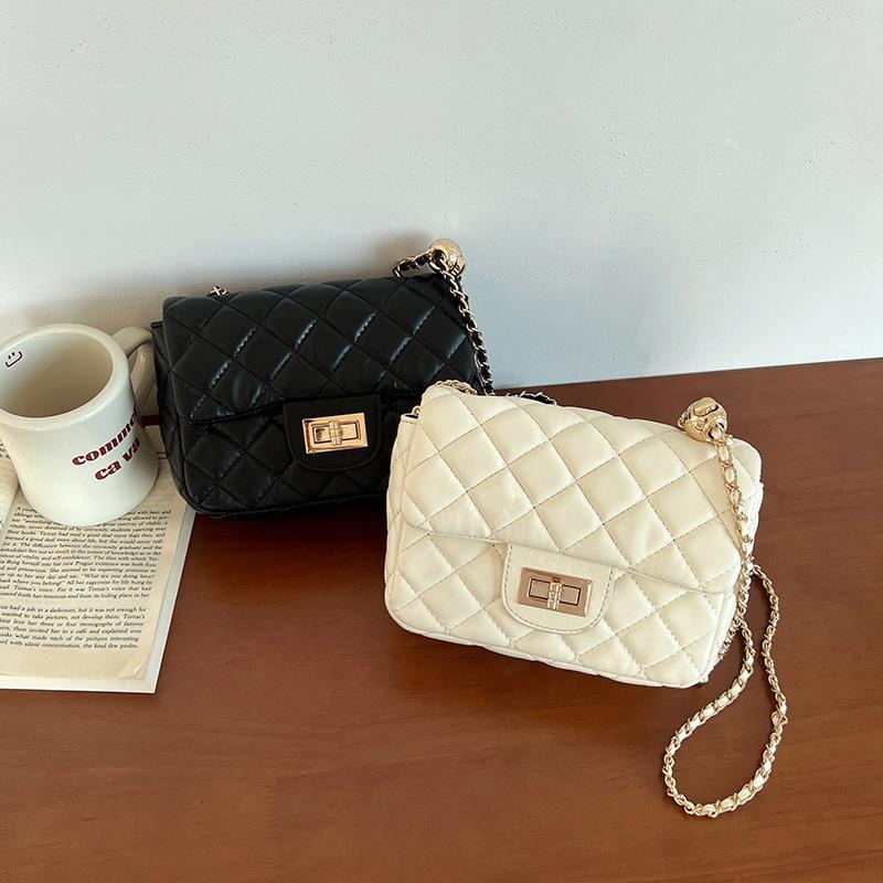 【RENA小舖 台灣現貨每天出】｜小金球菱格鍊條包_百搭/小眾/時尚/小金球/鍊條包/小香風/配件/包包【N318】-細節圖5