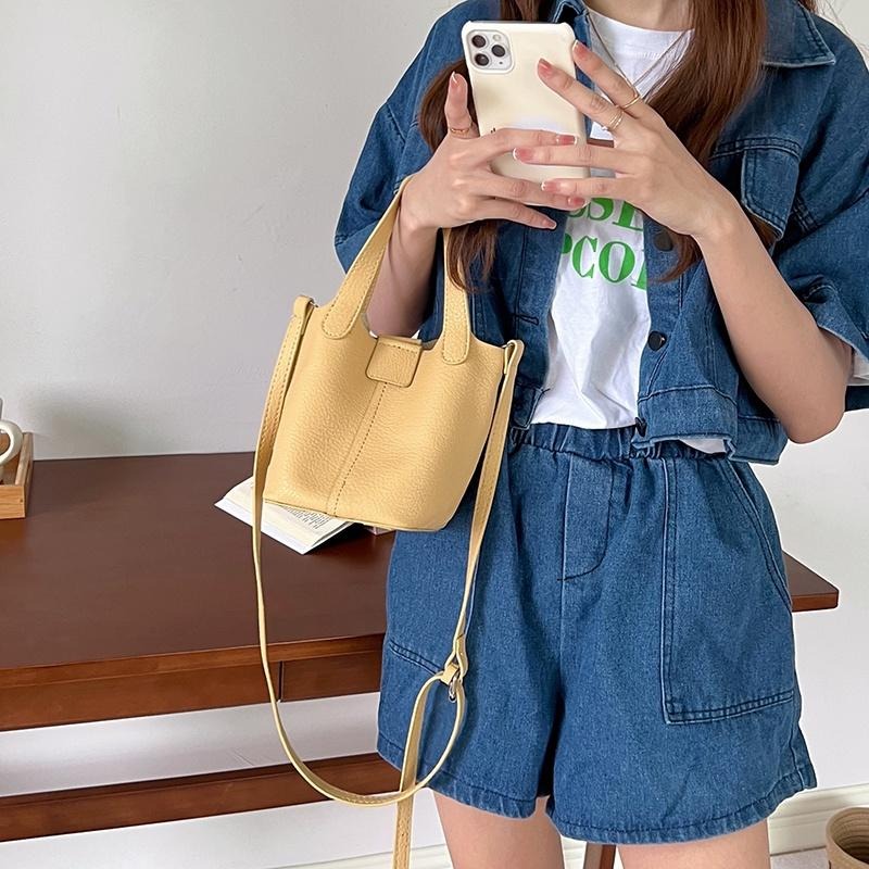 【RENA小舖 台灣現貨每天出】｜帶去買菜也ok🥬｜手提水桶包_現貨/韓版/單肩/質感/肩背包/手提肩背【N301】-細節圖2