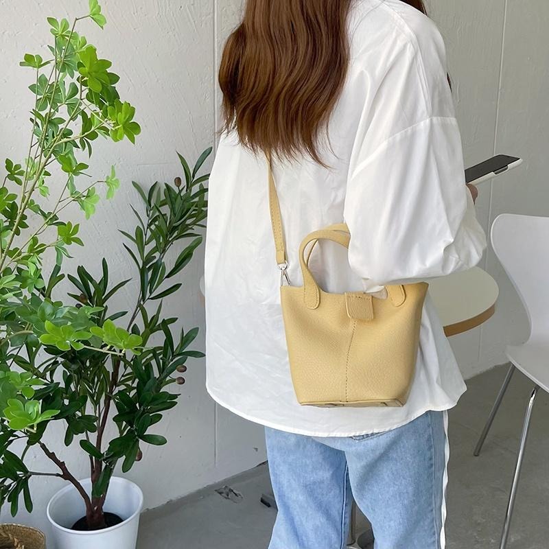 【RENA小舖 台灣現貨每天出】｜帶去買菜也ok🥬｜手提水桶包_現貨/韓版/單肩/質感/肩背包/手提肩背【N301】-細節圖8