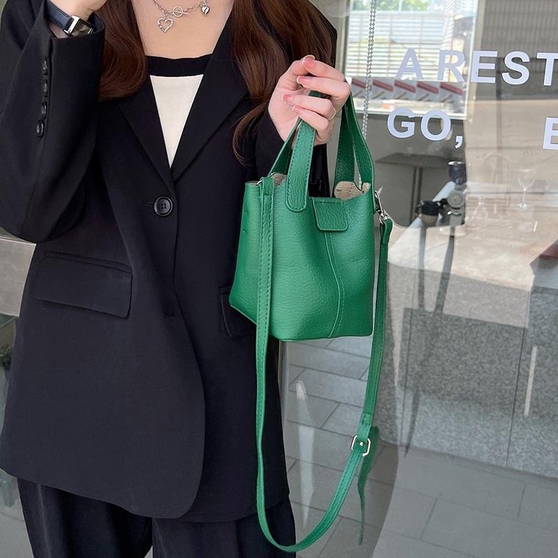 【RENA小舖 台灣現貨每天出】｜帶去買菜也ok🥬｜手提水桶包_現貨/韓版/單肩/質感/肩背包/手提肩背【N301】-細節圖9