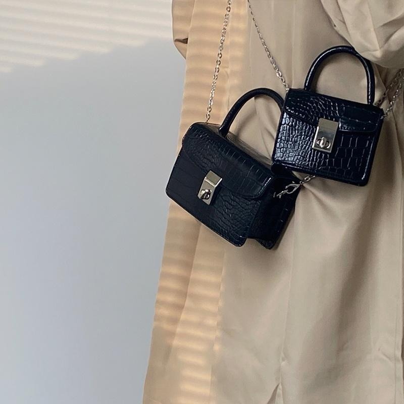 【RENA小舖 台灣現貨每天出】鎖扣小方包 純色 手拎包 小方包 鱷魚紋 鍊條包 小包包 肩背包 迷你包【N300】-細節圖2
